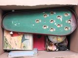 une boîte en carton contenant un skateboard