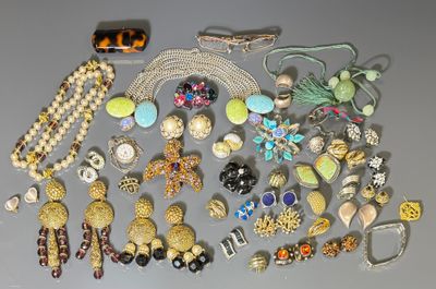 a lot of jewelry that is laying out on the table