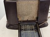 an old radio that is sitting on a table