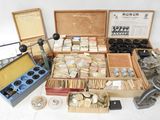 de nombreux outils de toutes sortes dans une boîte