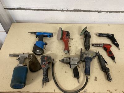 a lot of tools that are sitting on a table