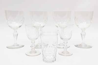 BACCARAT Gobelet en cristal à décor d'alvéoles facettées, pr…