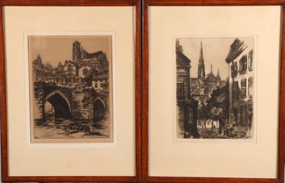 deux photos encadrées représentant un pont et un bâtiment