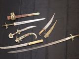 a lot of different types of knives on the table
