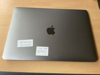 1 ORDINATEUR MACBOOK AIR APPLE Designed by Apple in Californ…