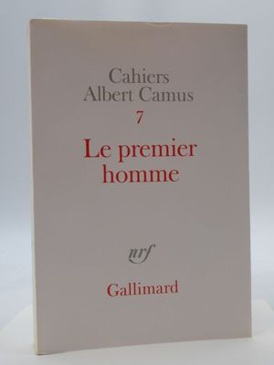 un livre blanc avec des inscriptions rouges