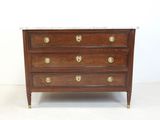 une commode ancienne avec dessus en marbre
