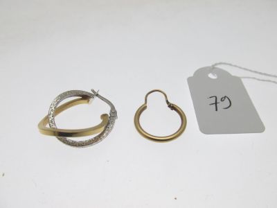 2 créoles or 750°/°° dépareillées, bossuées 1,4g - Photo 1