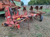 une image représentant un tracteur équipé d'une charrue