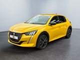 une voiture jaune garée dans une pièce au sol noir