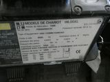 une photo en gros plan du moteur d'une voiture