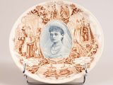 une photo d'une assiette sur laquelle figure l'image d'une femme