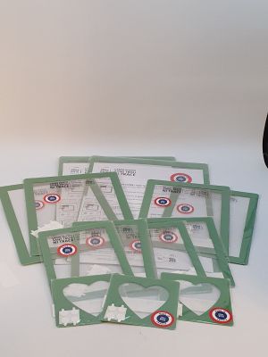 beaucoup de cartes sur la table