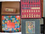 une boîte remplie de jeux de société posée sur une table