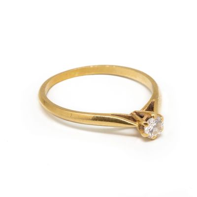 Petit solitaire monture en or jaune 18 K (750/1000),