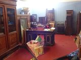 an image of a room with a lot of furniture in it