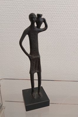 ECOLE MODERNE Homme à la cruche