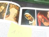 un livre ouvert sur lequel figurent des photos de femmes