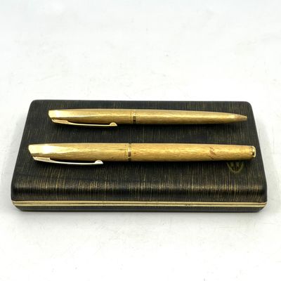 WATERMAN. Ensemble comprenant un stylo plume à plume en or j…