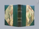 une image représentant un livre à la couverture verte et aux bords dorés