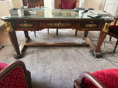 a desk with a glass top in a living room