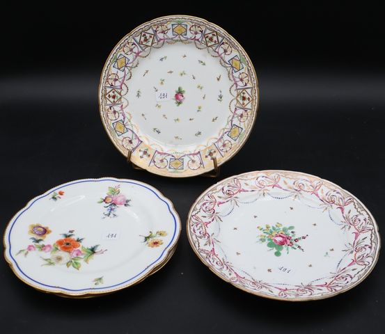 2 assiettes porcelaine 18ème (égrenure à l’une), deux assiettes à...