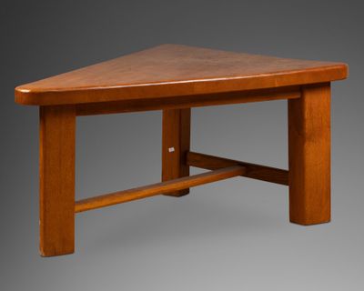 TABLE BASSE triangulaire de style brutaliste dans le gout de…