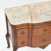 Commode à ressaut en bois de placage à façade légèrement gal… (photo 6)