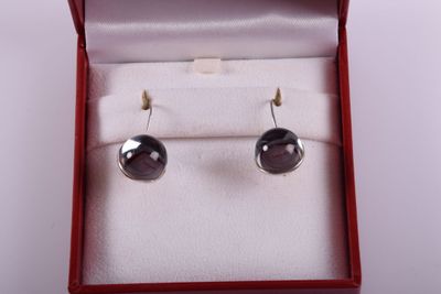 BACCARAT Coffret contenant une paire de pendants d'oreilles …