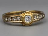 une image représentant une bague en or sertie d'un diamant