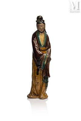 an image of a statue of a man with a hat and robe