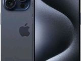 Un iPhone 11 et un iPhone 11 sont présentés côte à côte