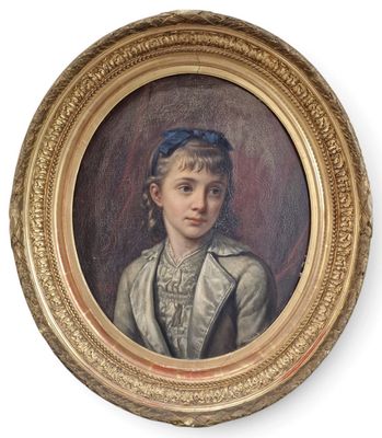 portrait d'une jeune fille en robe blanche, dans un cadre doré