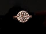 l'image d'une bague ornée de diamants