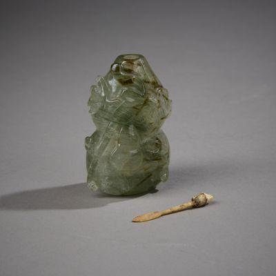 CHINE. Flacon tabatière de forme double gourde en cristal de…