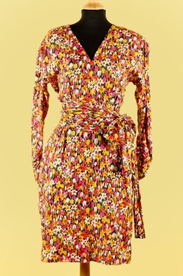 robe de femme sur un mannequin mannequin mannequin mannequin mannequin mannequin mannequin mannequin mannequin mann