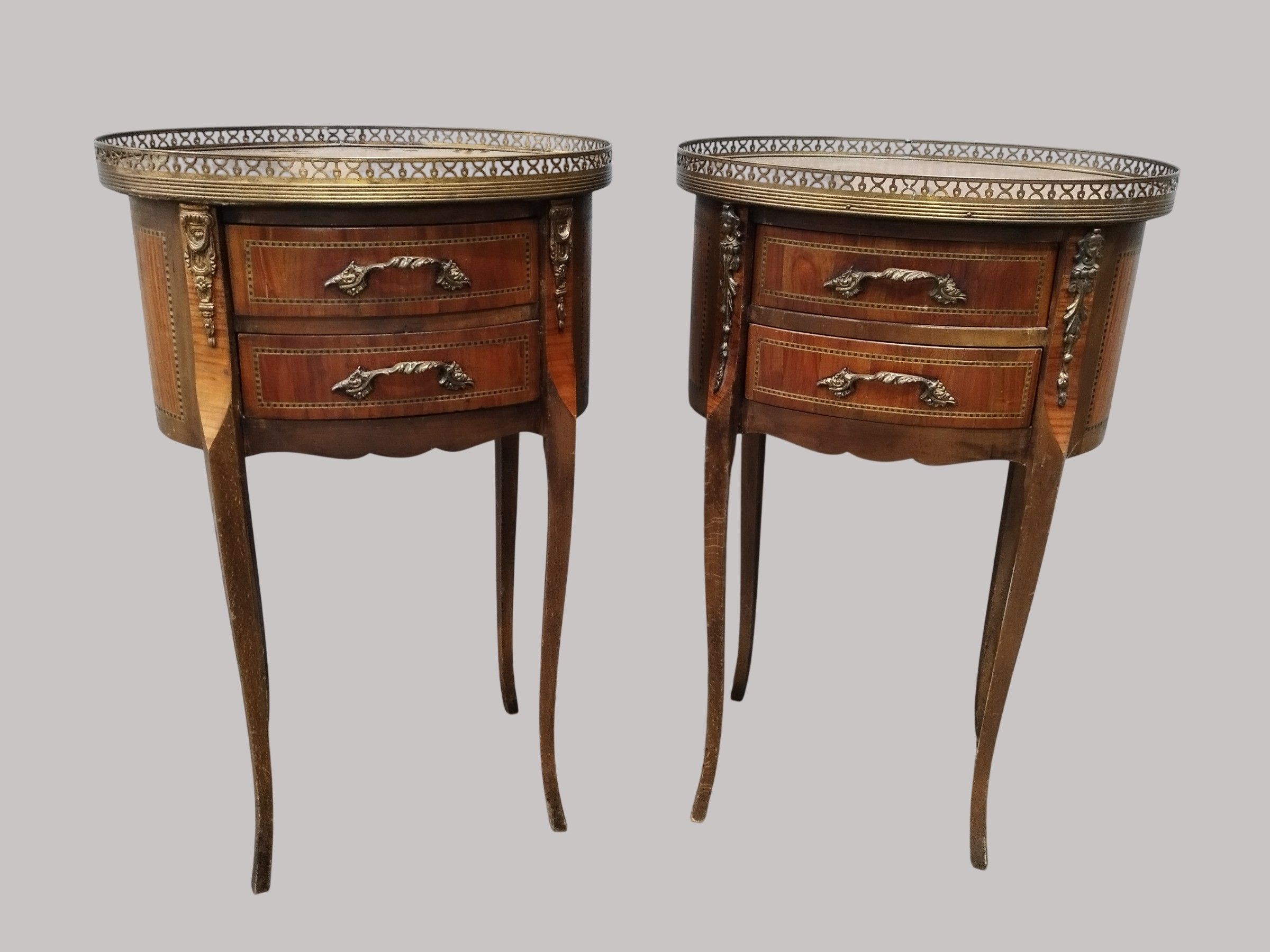 Paire de table de chevets en bois de placage ouvrant par deu…