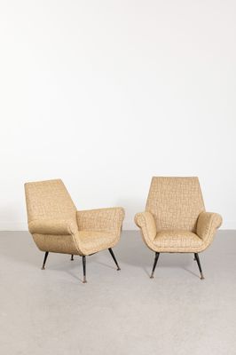 une paire de fauteuils de salon, dans le style des fauteuils de salon