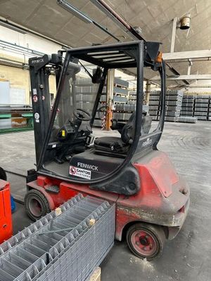 2 chariots élévateurs FENWICK gardés pour pièces - Photo 1