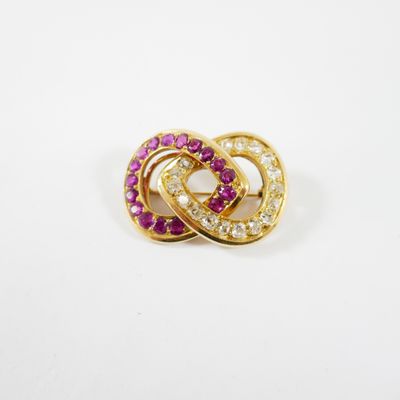 une image représentant deux pierres roses et blanches montées sur une bague en or