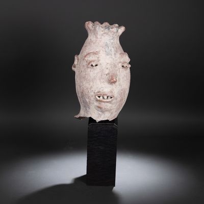 GHANA Une tête en terre cuite à patine blanche provenant de … - Photo 1