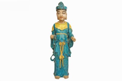 figurine chinoise représentant un homme vêtu d'une robe bleue et coiffé d'un chapeau