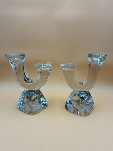 DAUM France. Paire de candélabres en cristal à deux flambeaux. H 