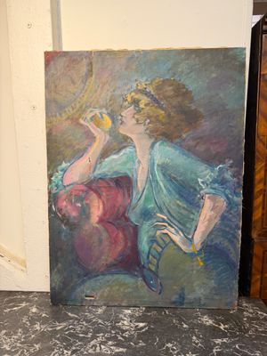 un tableau représentant une femme assise sur une chaise à côté d'un tableau représentant une femme