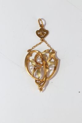 PENDENTIF en or jaune 18 K (750°°) ornée de diamants taillés…
