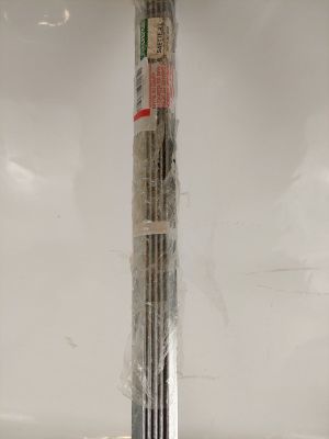 une photo d'un tube de dentifrice emballé dans du plastique
