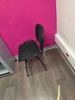 T58: Mobilier de bureau comprenant : Bureau droit, Fauteuil … (photo 6)