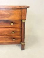 Commode en noyer ouvrant à quatre tiroirs. (photo 5)