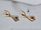 a pair of scissors that are attached to a pair of earrings