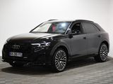 Le nouveau SUV à transmission intégrale d'Audi est garé dans un showroom